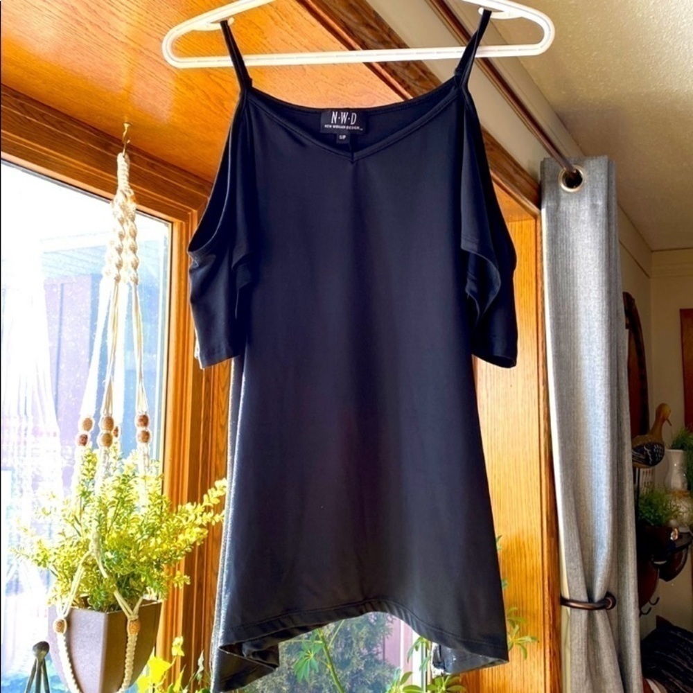 NWD Short sleeve open shoulders top